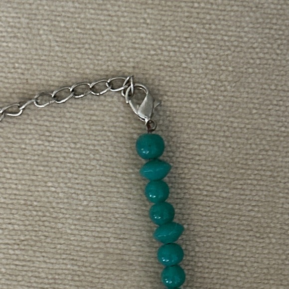 Elegant Turquoise Beaded Necklace and Bracelet Set with Flowers - Picture 3 of 6